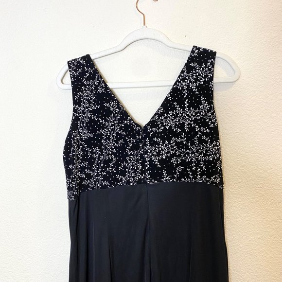 Alex Evenings Sleeveless V-Neck Chiffon Maxi Gown Dress Black 16 - Picture 4 of 6